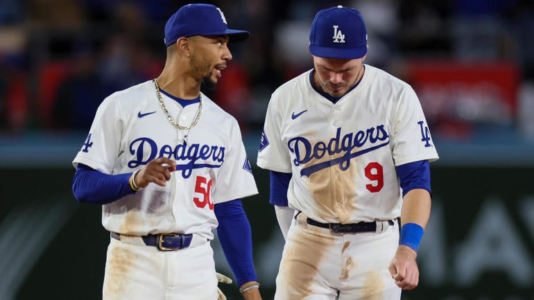 mookie-betts-gavin-lux-dodgers-g.jpg