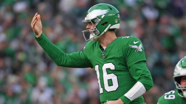 tanner-mckee-eagles-usatsi.jpg
