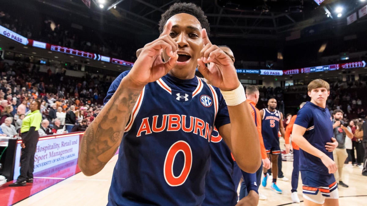 College basketball rankings: Auburn jumps to No. 1 in AP Top 25 poll for first time since 2022