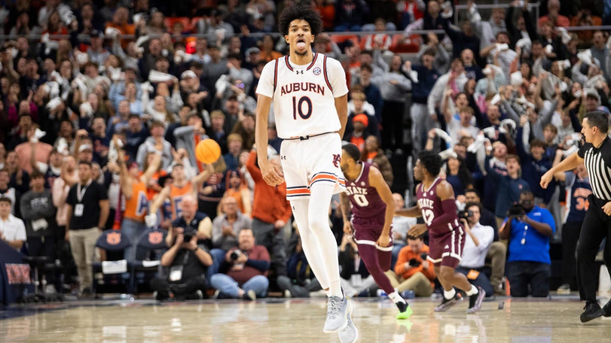 College basketball picks, schedule: Predictions for Auburn vs. Tennessee and more Top 25 games on Saturday