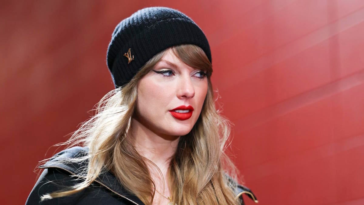 Image Bryan DeArdo image beautiful image beautiful - Taylor Swift in attendance for AFC Championship game between ...