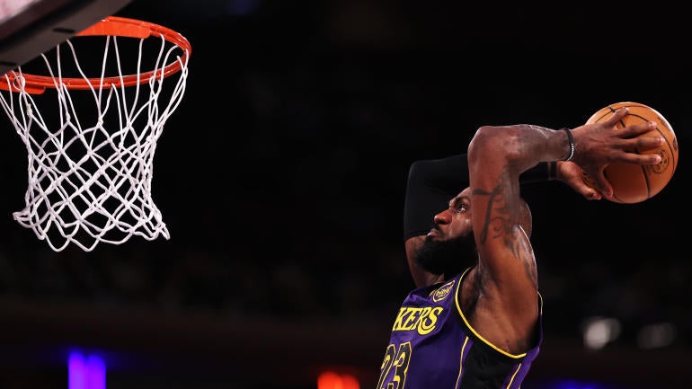 Los Angeles Lakers v New York Knicks