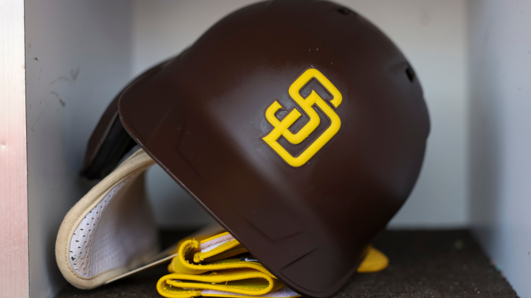 padres-helmet.png