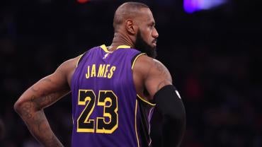 Los Angeles Lakers v New York Knicks