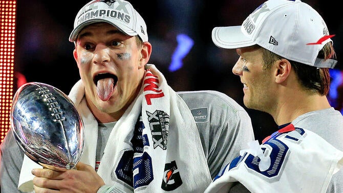 getty-rob-gronkowski-tom-brady-patriots.jpg