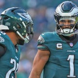 getty-saquon-barkley-jalen-hurts-eagles.jpg