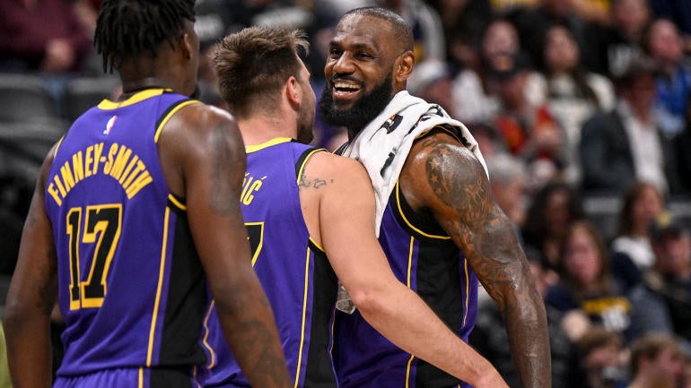 022225-lebronluka.jpg