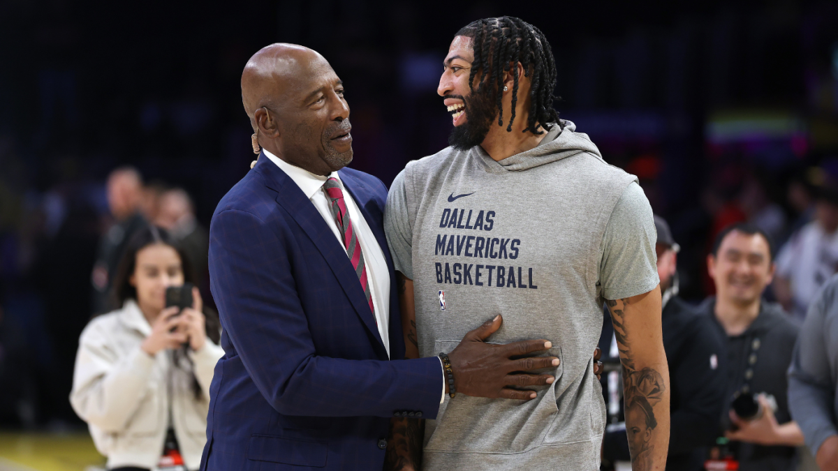Lakers share tribute to Anthony Davis in his first game back in Los ...