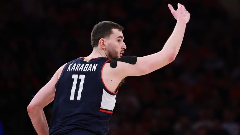 alex-karaban-uconn-getty-cbs.jpg
