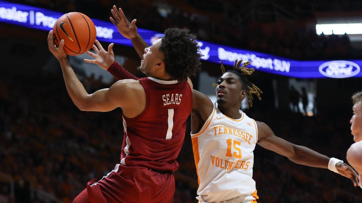 College basketball picks, schedule: Predictions for Alabama vs. Tennessee and more Top 25 games Saturday