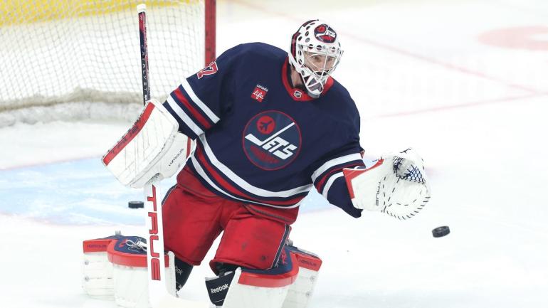 connor-hellebuyck-usatsi-cbs.jpg