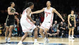 Houston finding an unlikely hero, Tennessee pursuing first Final Four add to intriguing Elite Eight matchup