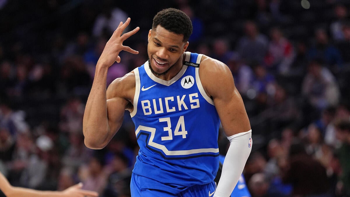 Giannis Antetokounmpo makes NBA history with 35-point, 20-assist, 17-rebound  triple-double against 76ers - CBSSports.com