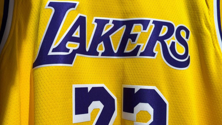 lakers-jersey.jpg