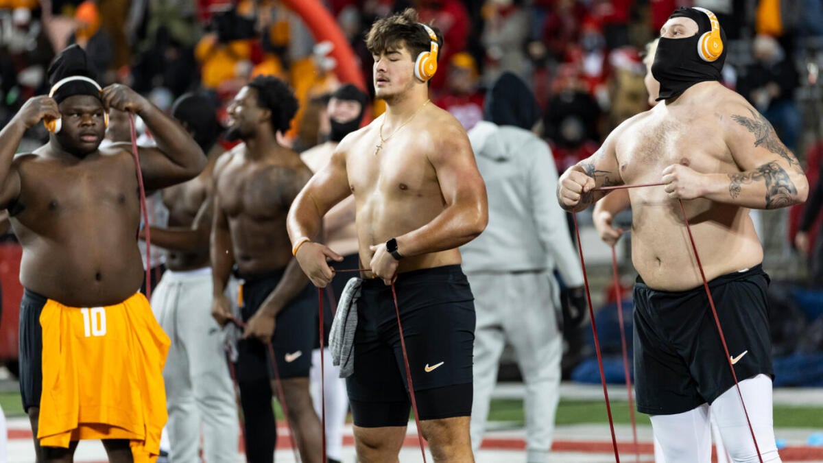 Ohio State's Will Howard trolls Tennessee over shirtless CFP warmups: 'What the f--- are these clowns doing?'