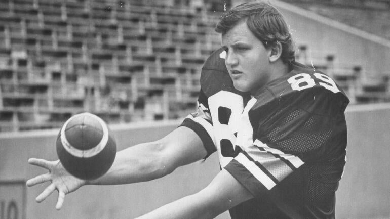 AUG 21 1975, SEP 24 1976; Hasselbeck, Don; C.U. Football; Don Hasselbeck; Buffs talented tight end.;
