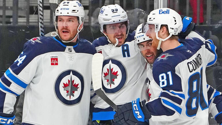 imagn-mark-scheifele-kyle-connor-jets.jpg
