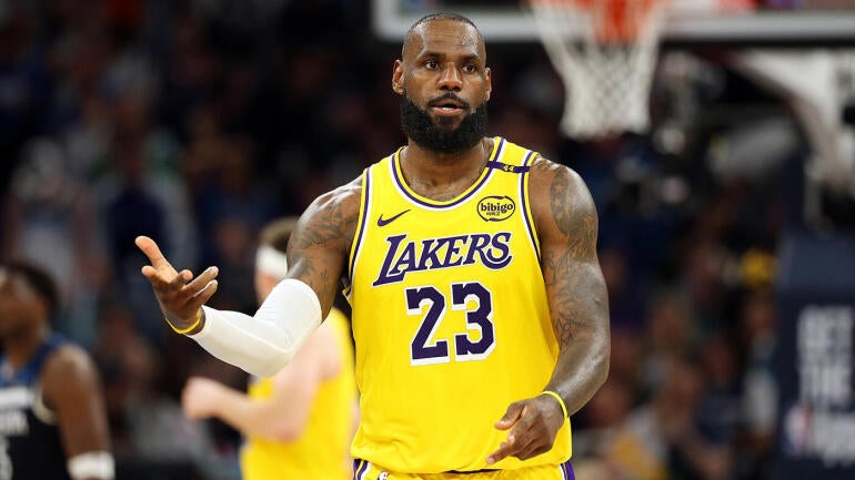 042525-lebronjames1.jpg