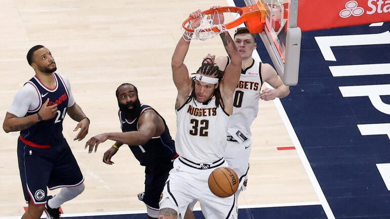 042625-aarongordondunk.jpg