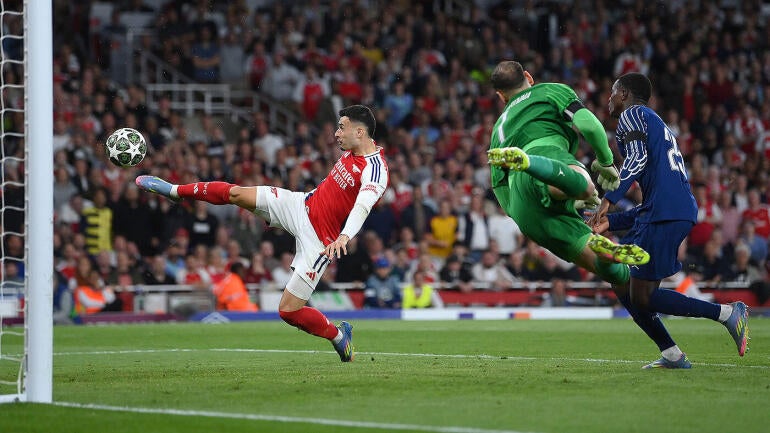 gettyimages-2212620069-gabriel-martinelli-arsenal-miss-2025-ucl-sf-leg-1-1h-1400.jpg