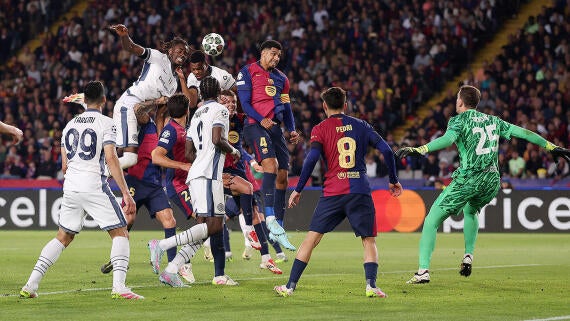 gettyimages-2212796173-denzel-dumfries-third-inter-goal-2h-2025-ucl-sf-leg-1-1400.jpg