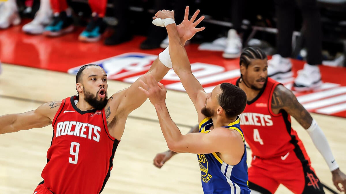 https://sportshub.cbsistatic.com/i/r/2025/05/01/0cf4062a-9dbd-40dc-854e-d75be07f1ffc/thumbnail/1200x675/957898b6a6f7ffaceb25d2170ba80b45/dillon-brooks-steph-curry-g.jpg