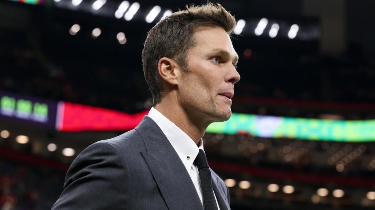 How Tom Brady reacted to Shedeur Sanders' shocking fall in the NFL Draft, according to Michael Strahan - CBSSports.com