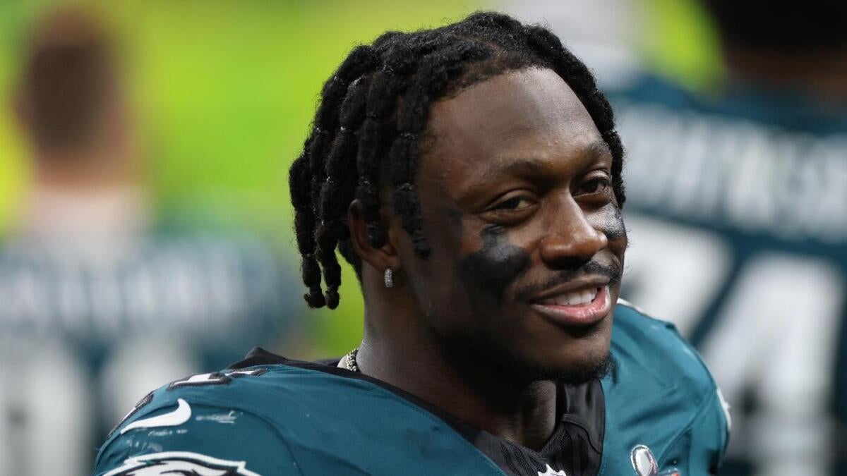 Eagles' A.J. Brown gets John Legend to perform during proposal to his girlfriend Eagles' A.J. Brown gets John Legend to perform during proposal to his girlfriend