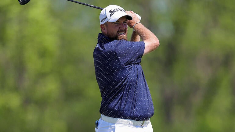 gettyimages-2214399687-shane-lowry-2025-truist-r3-4th-tee-1400.jpg