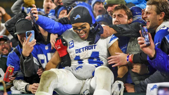 getty-amon-ra-st-brown-lions-lambeau.jpg