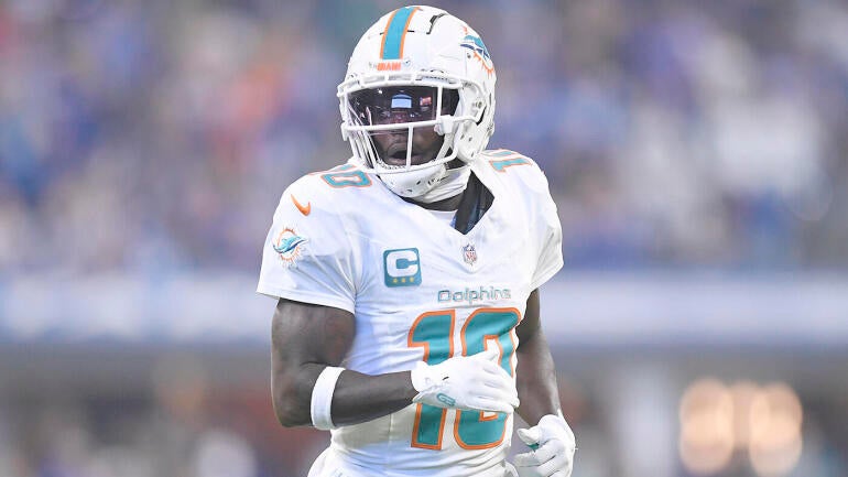 getty-tyreek-hill-dolphins-week-17.jpg