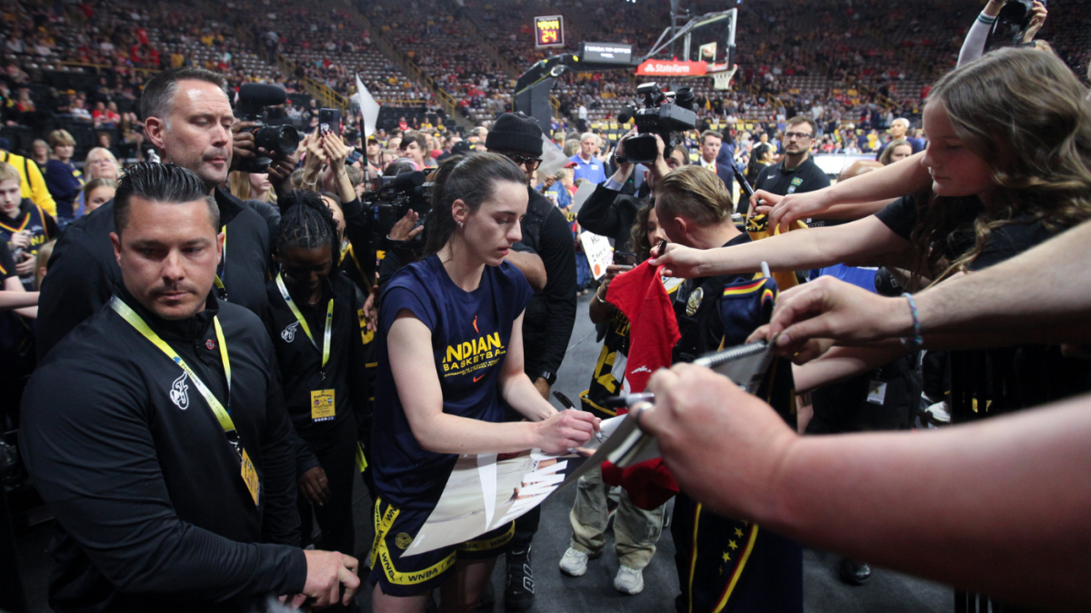 https://sportshub.cbsistatic.com/i/r/2025/05/15/c57d42c8-755b-4916-ac50-72e07a34079c/thumbnail/1200x675/8f74f72d6a33e08fa2ff9130c0359a90/clark-autograph-getty.png