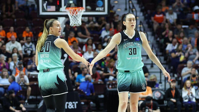sabrina-ionescu-breanna-stewart.jpg