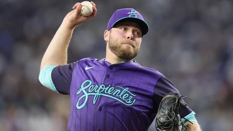 corbin-burnes-diamondbacks-g.jpg