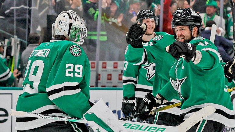 getty-jake-oettinger-stars.jpg