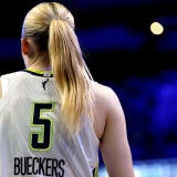 paige-bueckers-back.jpg