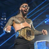 jey-uso-belt-glasses.jpg
