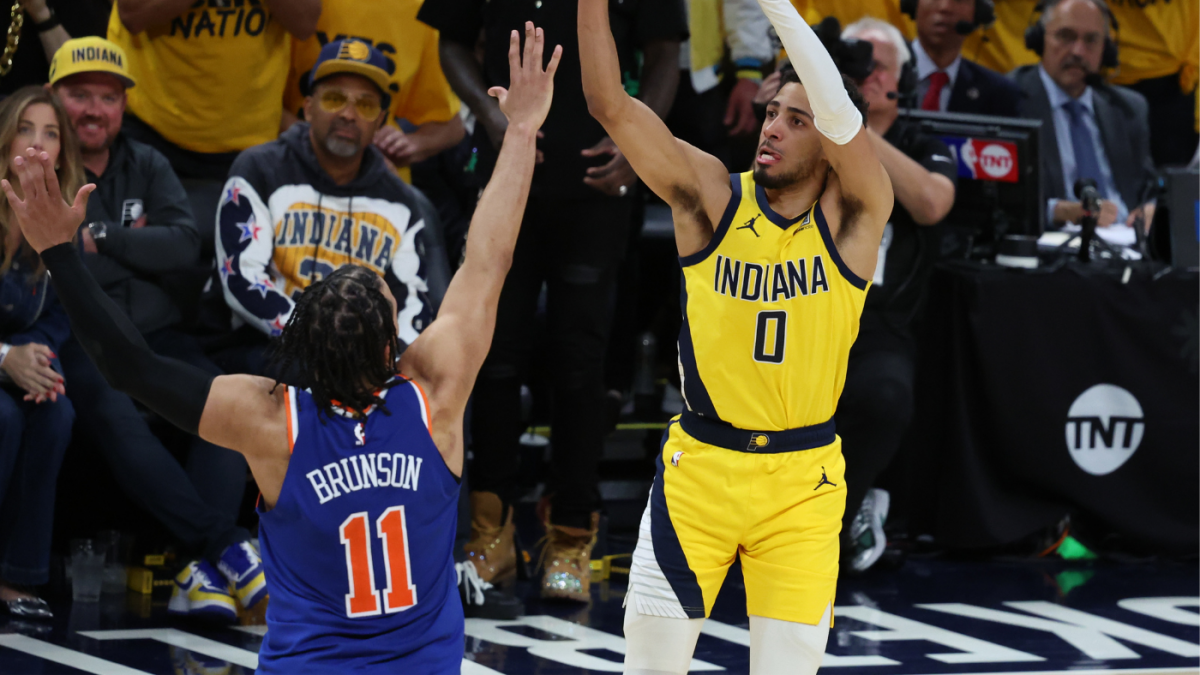 https://sportshub.cbsistatic.com/i/r/2025/05/28/7970d4e7-5a2e-4984-97de-3978c7b2032c/thumbnail/1200x675/d35a98496bcbf385699e2da48107f1bf/haliburton-brunson-imagn.png