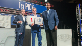 El asistente del gerente general de los Mavericks, Matt Riccardi, dice que ganar la lotería del draft extiende la ventana del campeonato del equipo a 20 años.