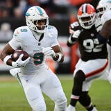 usatsi-jonnu-smith-dolphins.jpg