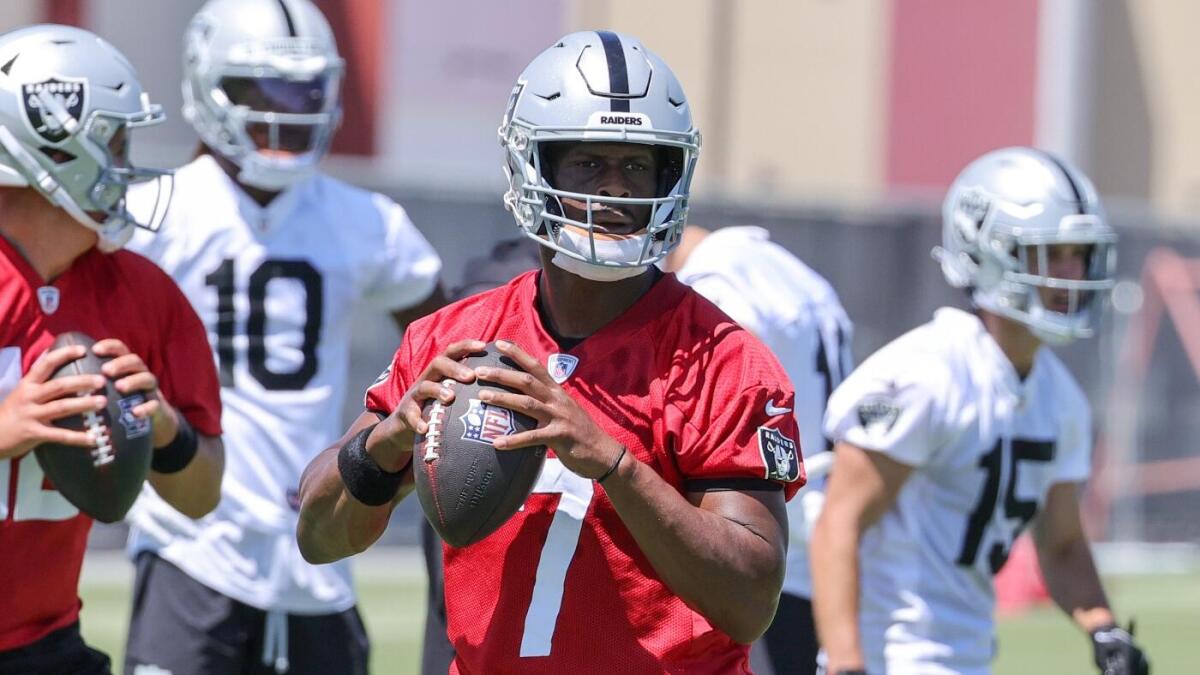 Raiders' Chip Kelly raves about Geno Smith, says his football acumen makes him 'literally like a second coach'