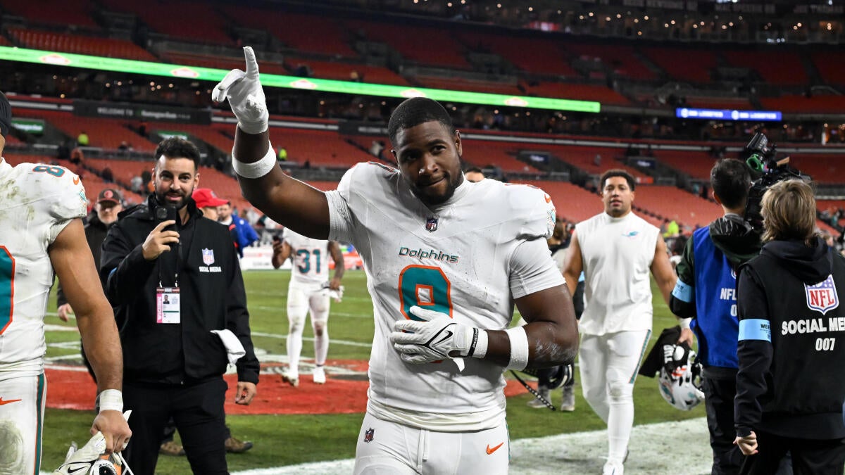 https://sportshub.cbsistatic.com/i/r/2025/06/02/b3c7016c-964d-4af6-aaef-4e270b2e485f/thumbnail/1200x675/00e6b9d2570a80859260d639e682b723/jonnu-smith-getty.jpg