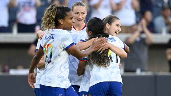 USWNT players celebrating a goal