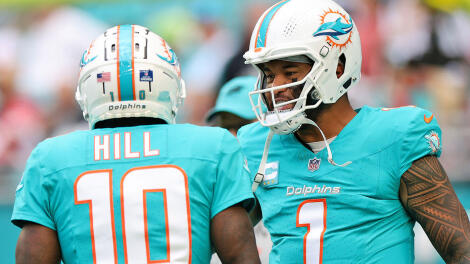 getty-tyreek-hill-tua-tagovailoa-dolphins.jpg