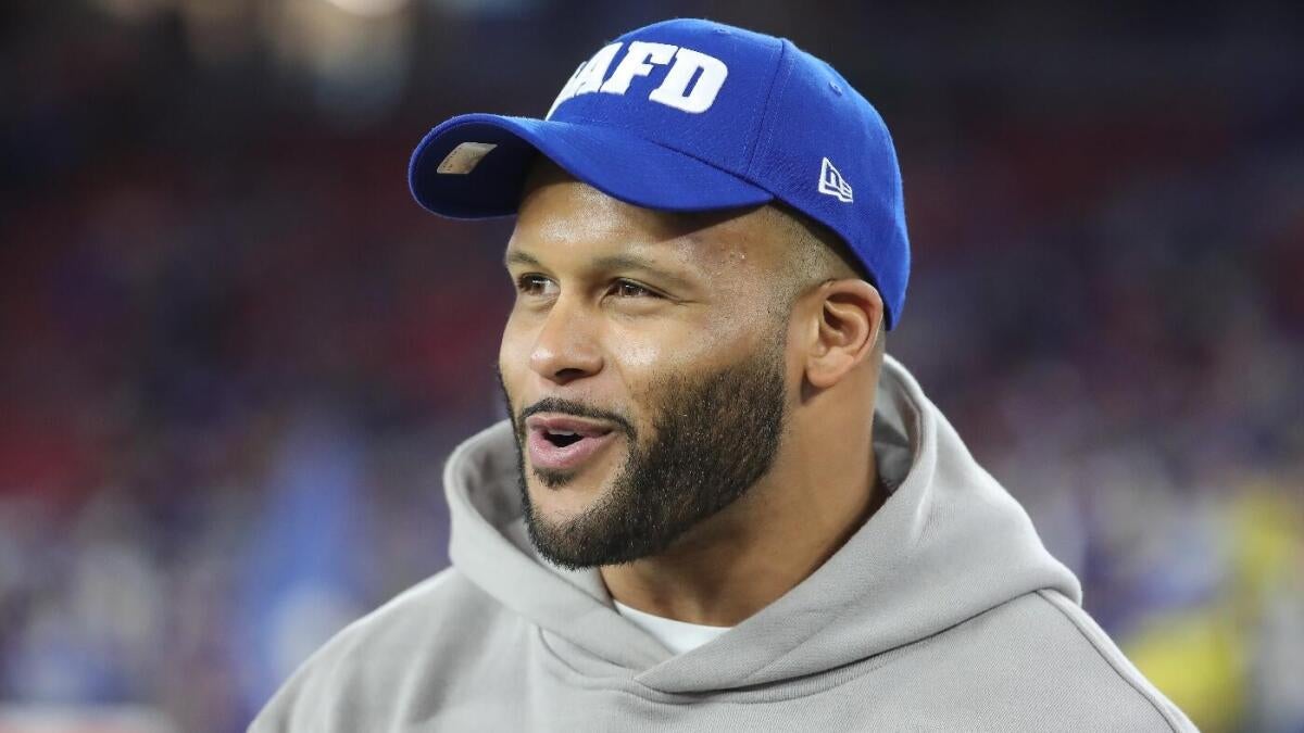 https://sportshub.cbsistatic.com/i/r/2025/06/08/44e51157-f96d-46d0-875c-5c4c8aa8c34f/thumbnail/1200x675/3cc2c161189556550210bb54a51b2de4/aaron-donald.jpg