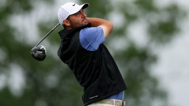 scottie-scheffler-oakmont-rain.png