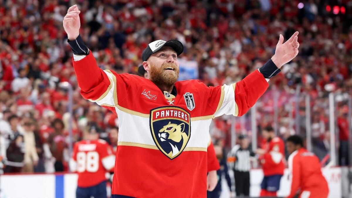 https://sportshub.cbsistatic.com/i/r/2025/06/18/e9d0745f-710f-4d26-a2c8-dcde6ae4fde8/thumbnail/1200x675/887cd8fa9215f2201b6e32a2722245b5/gettyimages-2220654149-2.jpg