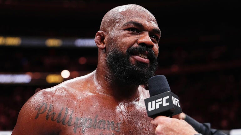 jon-jones-face-mic.jpg
