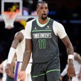 naz-reid-wolves-celebrate.jpg