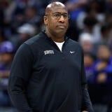 mike-brown-kings-knicks.jpg